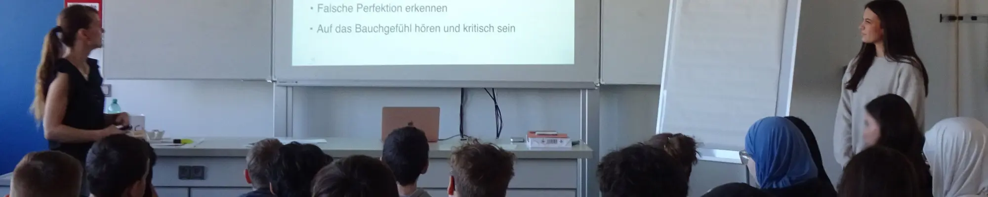 Projekt Förderpreis 2026 - Medienkompetenz - Bewusster Umgang statt Dauernutzung - Slide