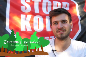 Klimaschutz: Johannes Domnick vor Plakat "Stopp Kohle"
