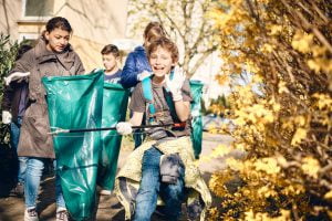 Müllsammelaktion mit Schüler*innen