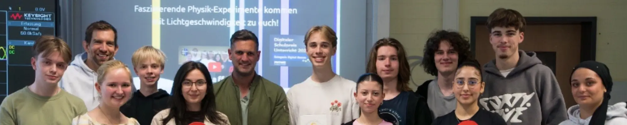 Projekt Förderpreis 2026 - Physik mit c - interaktive Bücher - Slide