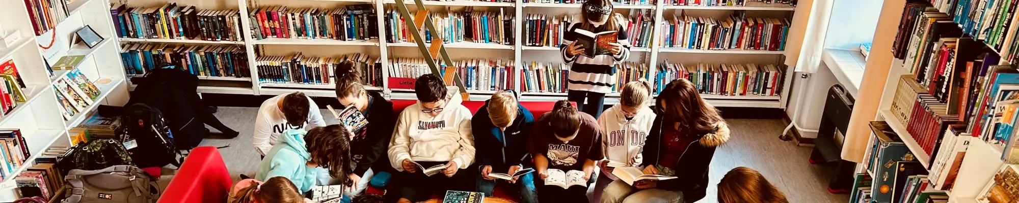Projekt Förderpreis 2026 - Unsere Schulbücherei - Ein Anfang gegen das Ende des Lesens - Slide
