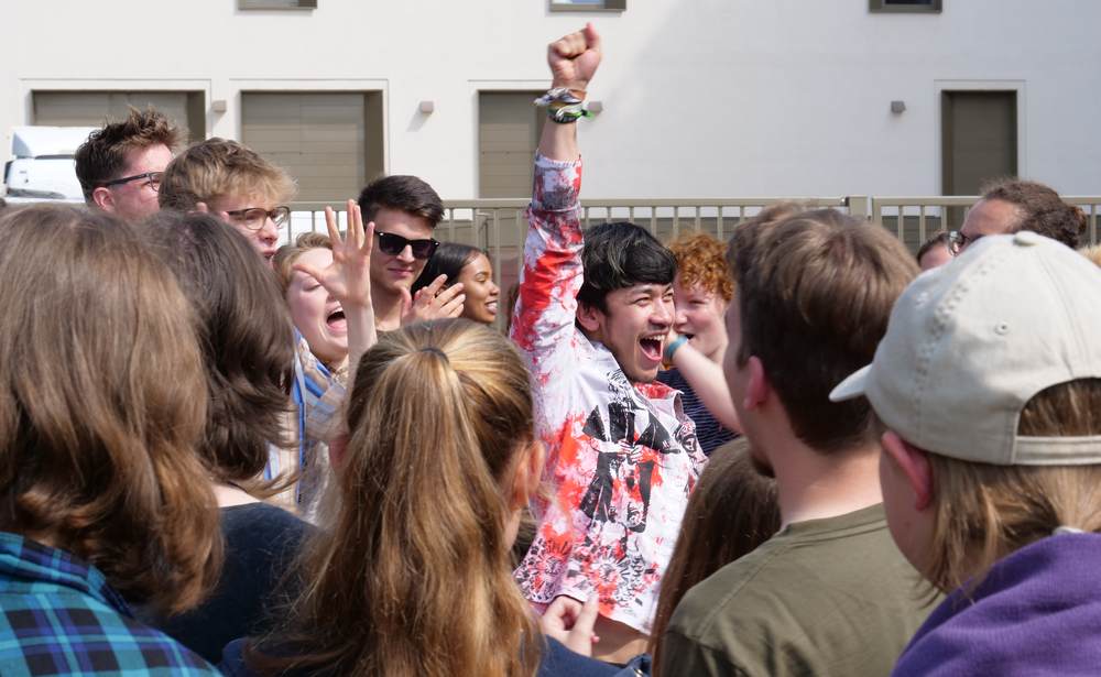 Jugendliche protestieren für ihre Rechte - Jugendbeteiligung bei der Stiftung Bildung