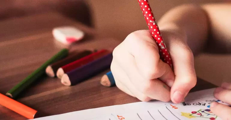 Schreibende Kinder - Kita- und Schuließungen vermeiden